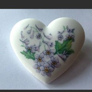 Avon Pin Brooch Floral Porcelain White Heart Lavender/Purple Flowers